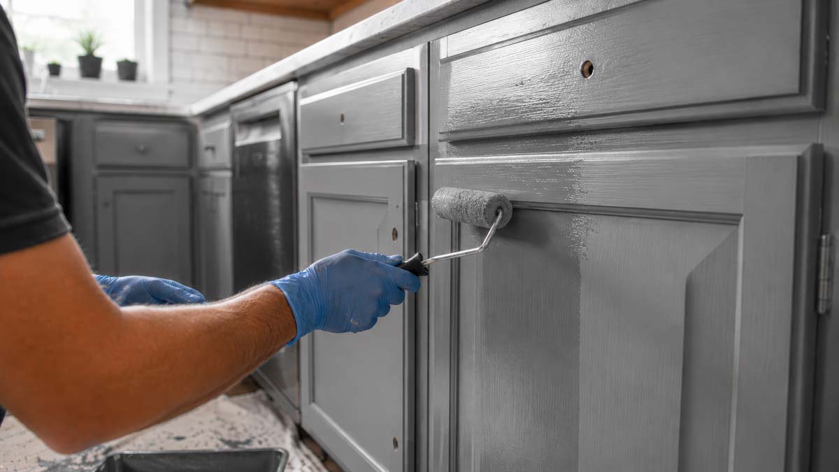 In today’s blog we will be looking at how cabinet painting can update a Coquitlam kitchen without th